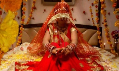 বাসরঘরে ঘোমটা তুলে দেখেন— কনের জায়গায় মা