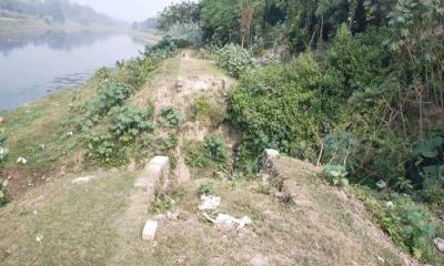 ১২ কোটি টাকার ওয়াকওয়ে ভেঙে নদী গর্ভে