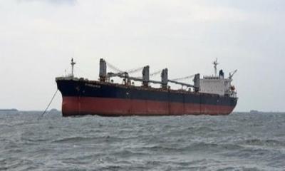 মোংলা বন্দরে দুই জাহাজ থেকে সার খালাস বন্ধ
