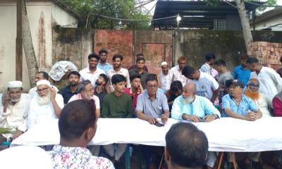 আহাদের কবর জিয়ারত করলেন বিএনপির কেন্দ্রীয় নেতা