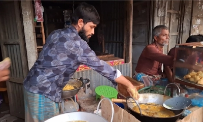 সিঙ্গারা-পেঁয়াজু বিক্রি করেই মাসে আয় অর্ধ লাখ টাকা