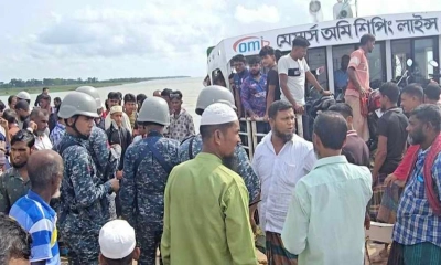 রাঙ্গাবালীর নৌপথে বেড়েছে যাত্রী চাপ, নিরাপত্তায় তৎপর নৌবাহিনী