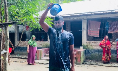 নড়াইলে দুধ দিয়ে গোসল করে ছাত্রলীগ নেতার পদত্যাগ