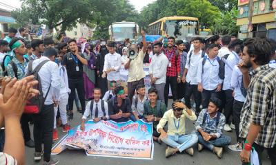 মনসুর আলী কলেজের ভারপ্রাপ্ত অধ্যক্ষর অপসারণ দাবিতে বিক্ষোভ
