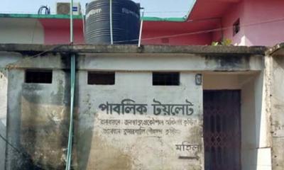 কুষ্টিয়ায় পাবলিক টয়লেটে তালা, ব্যবহার অনুপযোগী বাড়ছে স্বাস্থ্যঝুঁকি