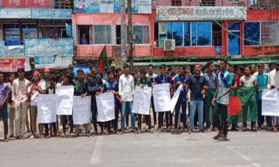 শেখ হাসিনার পদত্যাগ উপলক্ষে ফরিদগঞ্জে শিক্ষার্থীদের আনন্দ মিছিল