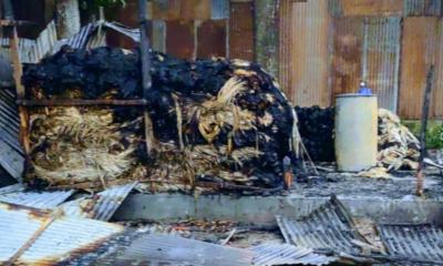 উল্লাপাড়ায় আগুনে পুড়ে গেল ১৫ লক্ষাধিক টাকার সম্পদ