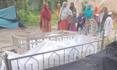 পদ্মায় নৌকাডুবিতে নিখোঁজ ৪ জনের লাশ উদ্ধার