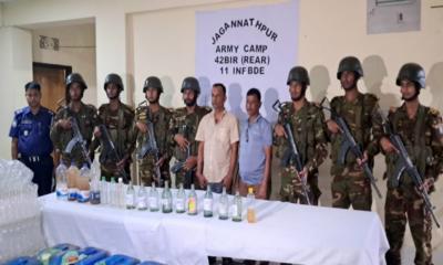 জগন্নাথপুরে মদসহ দুই ভাই সেনাবাহিনীর হাতে আটক