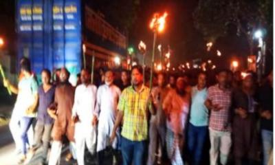 রাষ্ট্রপতির পদত্যাগ ও ছাত্রলীগ নিষিদ্ধের দাবিতে মশাল মিছিল