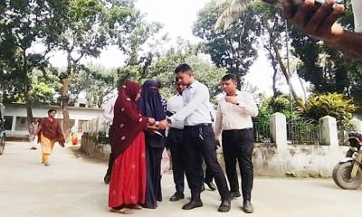স্বাস্থ্য কমপ্লেক্সে রিপ্রেজেনটেটিভদের দৌরাত্ম্যে অতিষ্ঠ মানুষ