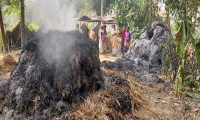 ইমামের খড়ের গাদায় দুর্বৃত্তের আগুন