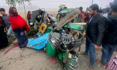 অটোরিকশা মাইক্রোবাসের মুখোমুখি সংঘর্ষে নিহত ২