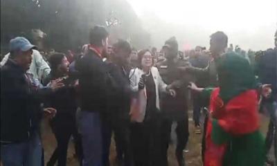 বিজয় দিবসে জনরোষের শিকার হয়ে পালিয়ে গেলেন ইউএনও