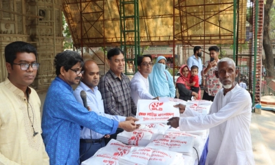 টাঙ্গাইলে সেফ লাইফ বাংলাদেশের ঈদ উপহার বিতরণ 