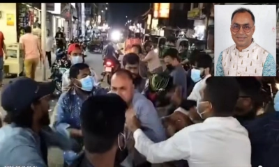 গণধোলাই দিয়ে নেতাকে পুলিশে দিল ছাত্র-জনতা