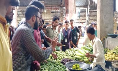 বাজার মনিটরিং ও ট্রাফিকিংয়ে বৈষম্যবিরোধী ছাত্ররা