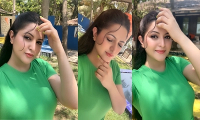কার টানে সাগরপাড়ে ছুটলেন পরীমণি
