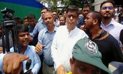 অবরুদ্ধ দুই উপদেষ্টা ও প্রেস সচিব। ছবি- সংগৃহীত
