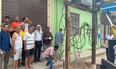নতুন ট্রান্সফরমারের পূজা করেন গ্রামবাসী। ছবি- সংগৃহীত