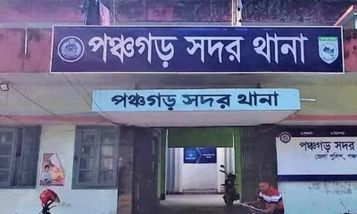 সন্তানের গলায় ছুরি ধরে গৃহবধূকে দলবদ্ধ ধর্ষণের অভিযোগ