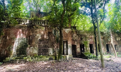 অবহেলায় হারিয়ে যাচ্ছে মুড়াপাড়া জমিদার বাড়ি