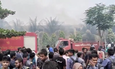 রাজধানীর উত্তরায় বিমান বিধ্বস্ত,  পাইলটের মৃত্যু