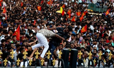 আইপিএলে রয়্যাল চ্যালেঞ্জার্স বেঙ্গালুরুর শিরোপা জয় উদযাপন করছেন সমর্থকরা। ছবি- সংগৃহীত