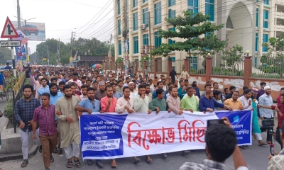 রংপুরে শিবিরের হেল্প ডেস্কে হামলার প্রতিবাদে বিক্ষোভ মিছিল