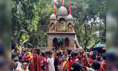 নাটোরে উপমহাদেশের প্রাচীন ও বৃহৎ ‘পিতলের রথযাত্রা’ উদযাপন
