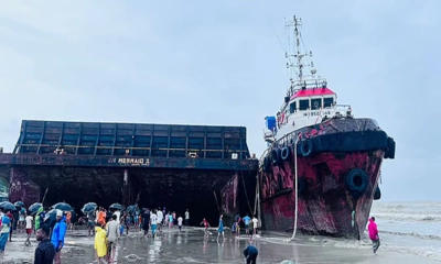 উত্তাল সাগর, উপকূলে উঠে গেল চারটি জাহাজ