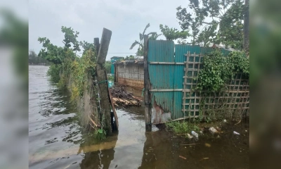 কক্সবাজারের নিম্নাঞ্চল প্লাবিত: বেড়িবাঁধ ভেঙে তিন উপজেলার ঘরবাড়ি লণ্ডভণ্ড
