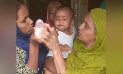 সন্তানের কান্নার শব্দ শুনে ঘরে গিয়ে মিলল মায়ের লাশ