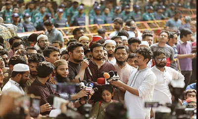আ. লীগ নিষিদ্ধের দাবিতে জুমার পর বড় জমায়েতের ঘোষণা হাসনাত আবদুল্লাহর