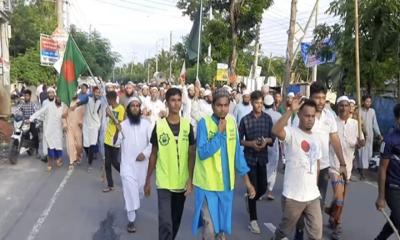 বাগেরহাটের বিভিন্ন এলাকায় বিজয় মিছিল ও মিষ্টি বিতরণ