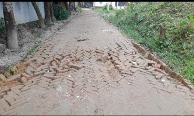 গফরগাঁওয়ে কাজ শেষ না হতেই দেবে যাচ্ছে রাস্তা