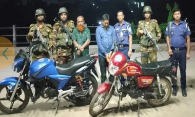 বাসে  ছিনতাই সময় সেনাবাহিনীর হাতে দুই ভূয়া ডিবি আটক
