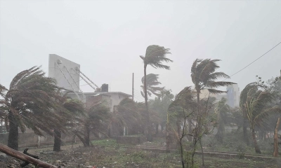 সকালের মধ্যে ১৭ অঞ্চলে ঝড়ের শঙ্কা