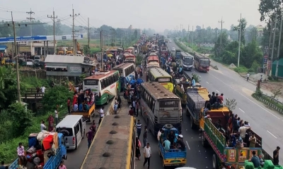 ঢাকা-টাঙ্গাইল মহাসড়কে ২৫ কিমি এলাকায় যানবাহনের ধীরগতি