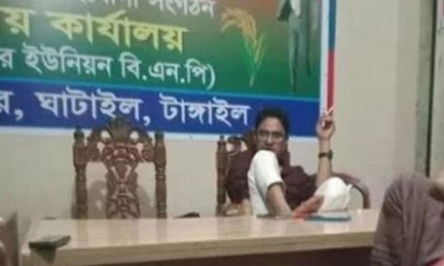 বিএনপি অফিসে আ.লীগ নেতার আয়েশি আড্ডা