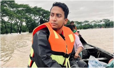 তোপের মুখেই বন্যার্তদের পাশে তাসরিফ খান