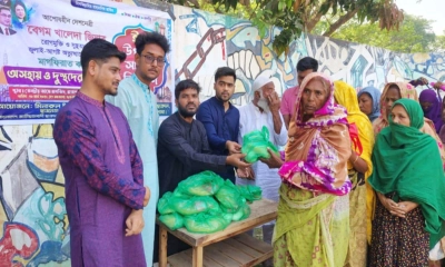 রাবিতে ছিন্নমূলদের মধ্যে ছাত্রদল নেতার ঈদ সামগ্রী বিতরণ