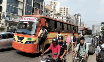 ছুটি শেষে চেনা রূপে ফিরেছে রাজধানী