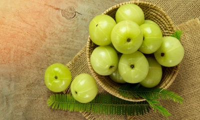 খালি পেটে আমলকি খাওয়ার উপকারিতা