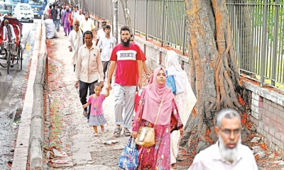 বিক্ষোভে স্থবির নগরী, দুর্ভোগ চরমে