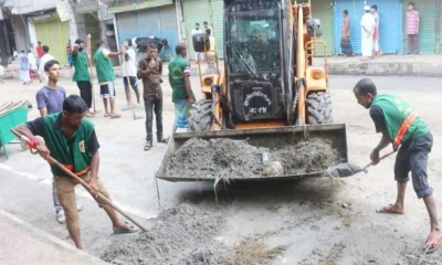 কোরবানির পর পরিষ্কার করা হচ্ছে। ছবি- সংগৃহীত