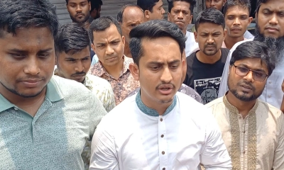 পঞ্চগড়ে সাংবাদিকদের সঙ্গে কথা বলেন এনসিপির উত্তরাঞ্চলীয় মুখ্য সংগঠক সারজিস আলম। ছবি-সংগৃহীত
