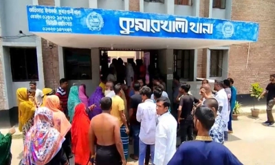 কুষ্টিয়ায় আসামি ছিনিয়ে নিতে থানা ঘেরাও