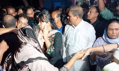 প্যারোলে মুক্তি পেয়ে মাকে শেষ বিদায় দিলেন সাংবাদিক ফারজানা রূপা