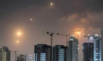 ইরানের হামলায় কাঁপছে ইসরায়েলের ভবনগুলো